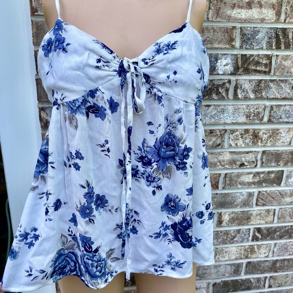 American Eagle Outfitters White & Blue Floral Babydoll Camisole Top W/ Tie Front - Picture 3 of 11